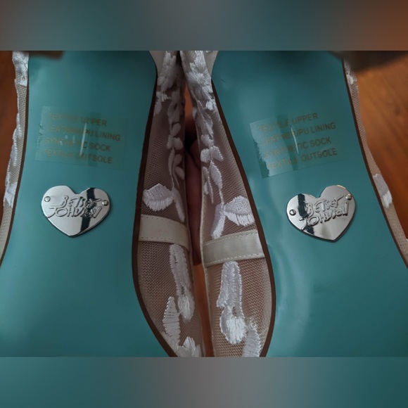 Betsy Johnson wedding shoe Size9 - Picture 5 of 9